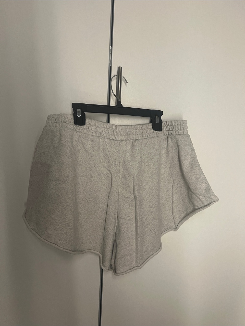 Bo&Tee Momentum- Angled Sweat Shorts in Marled Gray